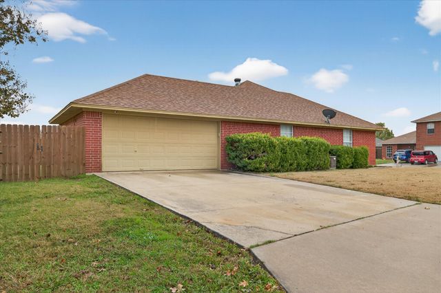 2029 Laney Drive, Sanger, TX 76266