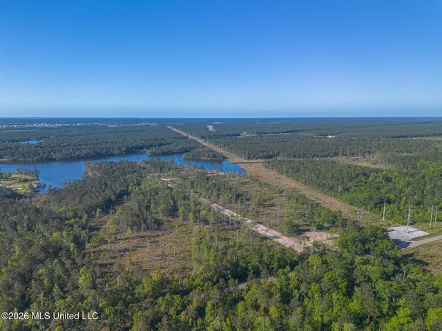 13050 Enciente Point Drive, Kiln, MS 39556