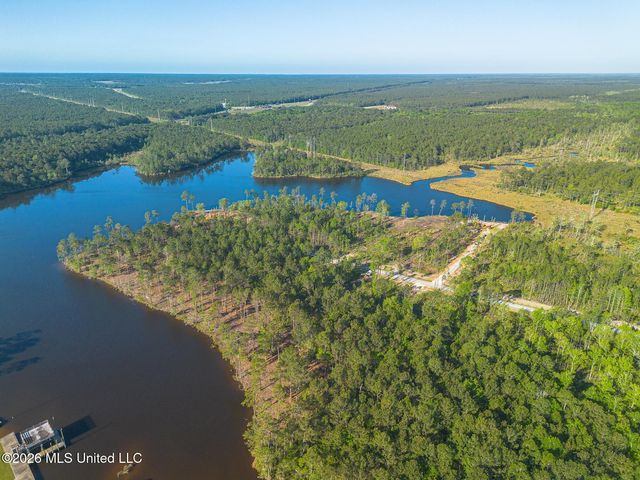 13050 Enciente Point Drive, Kiln, MS 39556