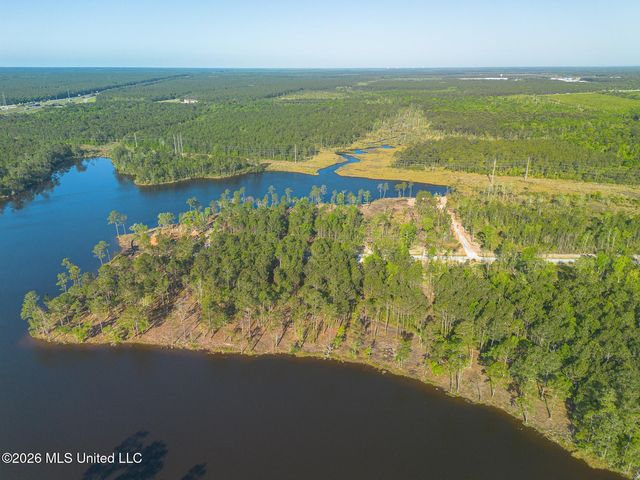 13050 Enciente Point Drive, Kiln, MS 39556