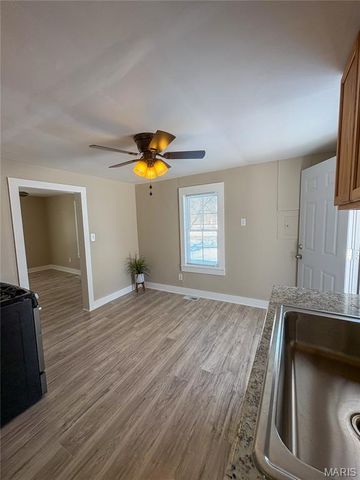 213 N Cross Street, Brighton, IL 62012