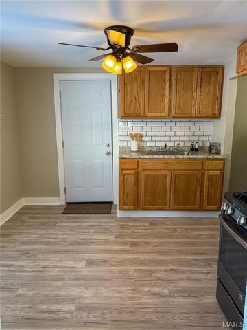 213 N Cross Street, Brighton, IL 62012