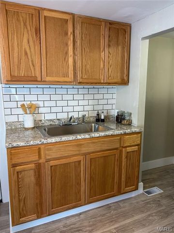 213 N Cross Street, Brighton, IL 62012