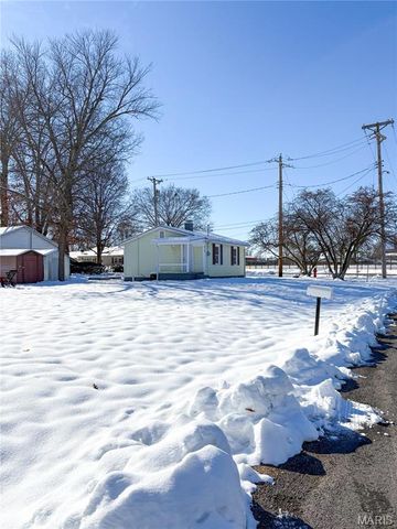 213 N Cross Street, Brighton, IL 62012