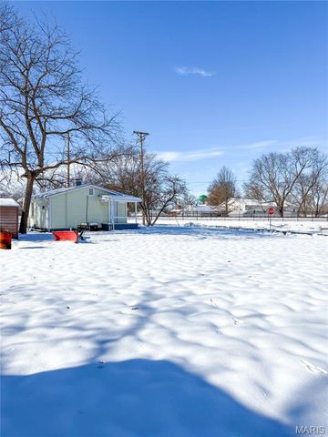 213 N Cross Street, Brighton, IL 62012