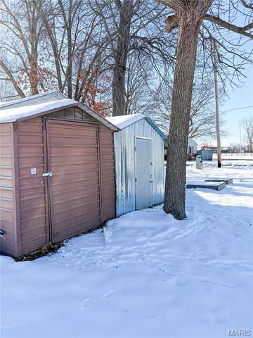 213 N Cross Street, Brighton, IL 62012