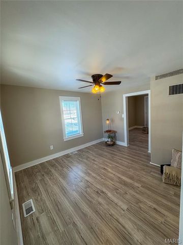 213 N Cross Street, Brighton, IL 62012