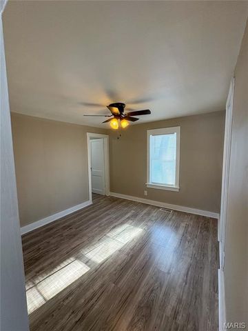 213 N Cross Street, Brighton, IL 62012