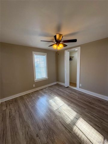 213 N Cross Street, Brighton, IL 62012