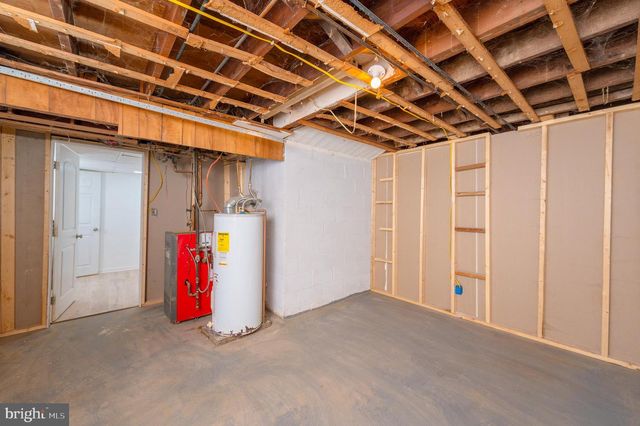 2 GABLE PARK RD, Lancaster, PA 17603