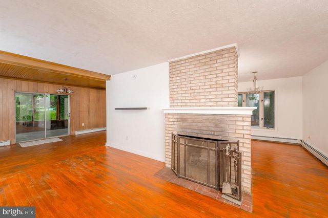2 GABLE PARK RD, Lancaster, PA 17603
