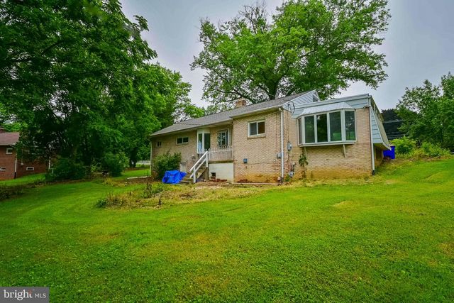 2 GABLE PARK RD, Lancaster, PA 17603