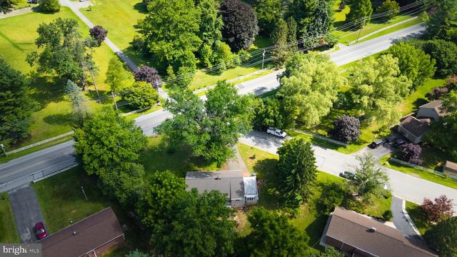 2 GABLE PARK RD, Lancaster, PA 17603