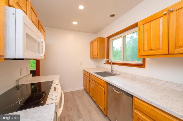 2 GABLE PARK RD, Lancaster, PA 17603