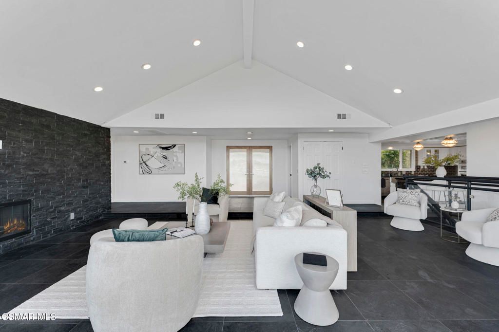 Image 10 of property listing at 54 Saddlebow Road, Bell Canyon, CA 91307