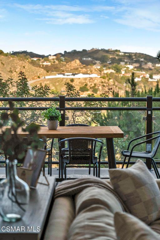 Image 12 of property listing at 54 Saddlebow Road, Bell Canyon, CA 91307