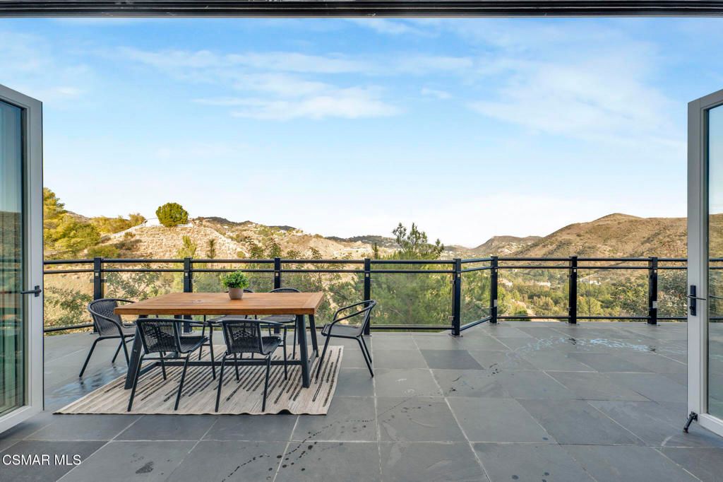 Image 13 of property listing at 54 Saddlebow Road, Bell Canyon, CA 91307