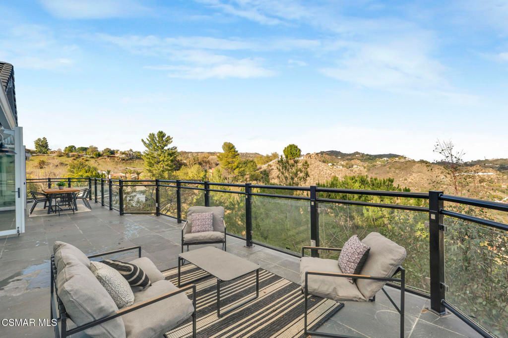 Image 15 of property listing at 54 Saddlebow Road, Bell Canyon, CA 91307