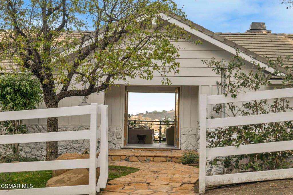 Image 17 of property listing at 54 Saddlebow Road, Bell Canyon, CA 91307