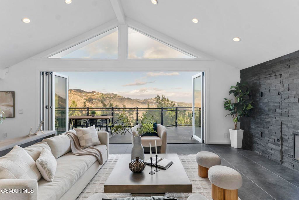 Image 6 of property listing at 54 Saddlebow Road, Bell Canyon, CA 91307