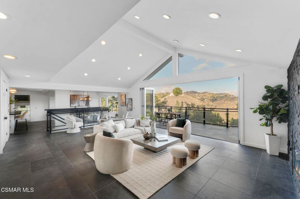 Image 8 of property listing at 54 Saddlebow Road, Bell Canyon, CA 91307