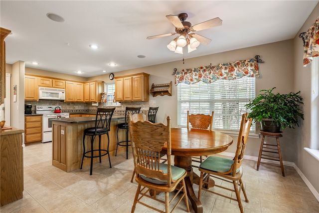 19 Rillington Drive, Bella Vista, AR 72714