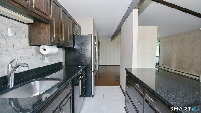 121 Country Squire Drive B, Cromwell, CT 06416