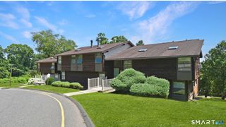 121 Country Squire Drive B, Cromwell, CT 06416
