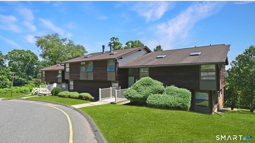 121 Country Squire Drive B, Cromwell, CT 06416