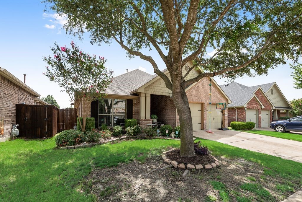 908 Honey Locust Drive, Fate, TX 75087