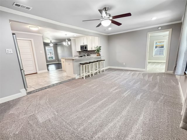 5709 N Schilder Drive, River Oaks, TX 76114