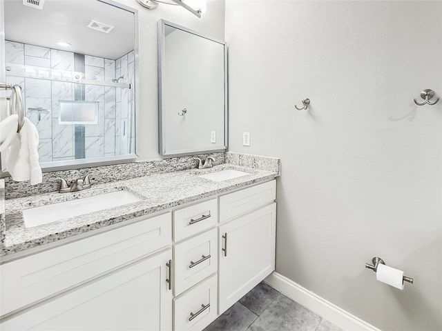 5709 N Schilder Drive, River Oaks, TX 76114