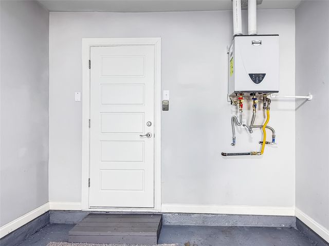 5709 N Schilder Drive, River Oaks, TX 76114