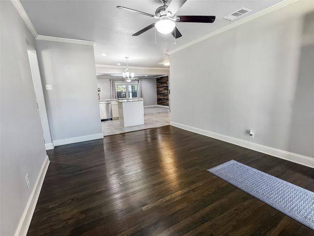 5709 N Schilder Drive, River Oaks, TX 76114