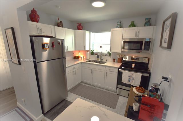 2572 E Emory Dr F, West Palm Beach, FL 33415