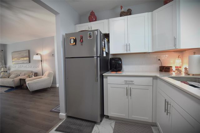 2572 E Emory Dr F, West Palm Beach, FL 33415