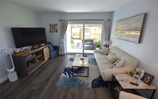 2572 E Emory Dr F, West Palm Beach, FL 33415