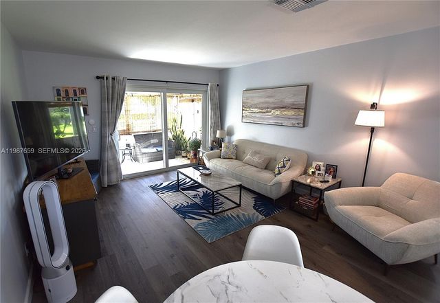 2572 E Emory Dr F, West Palm Beach, FL 33415