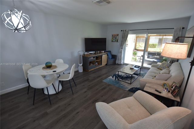 2572 E Emory Dr F, West Palm Beach, FL 33415