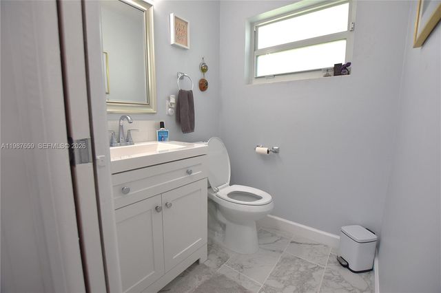 2572 E Emory Dr F, West Palm Beach, FL 33415