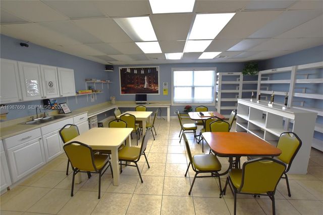 2572 E Emory Dr F, West Palm Beach, FL 33415