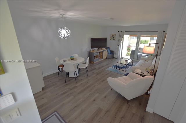 2572 E Emory Dr F, West Palm Beach, FL 33415