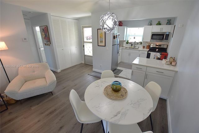 2572 E Emory Dr F, West Palm Beach, FL 33415