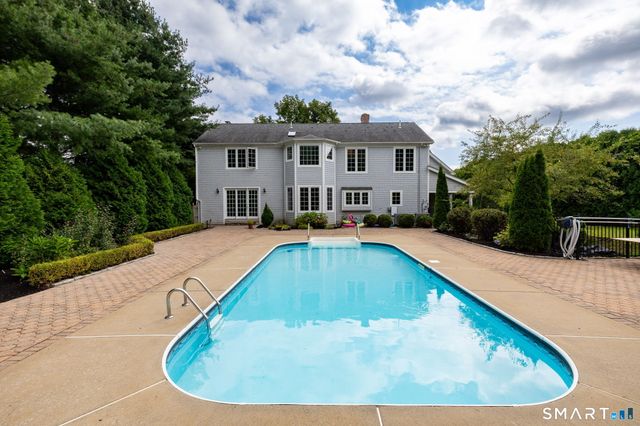 33 Knob Hill Lane, Bristol, CT 06010