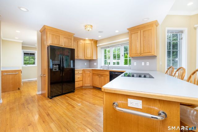 33 Knob Hill Lane, Bristol, CT 06010