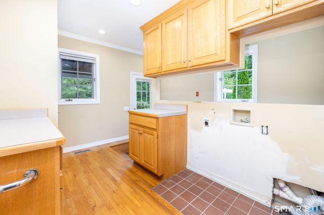 33 Knob Hill Lane, Bristol, CT 06010