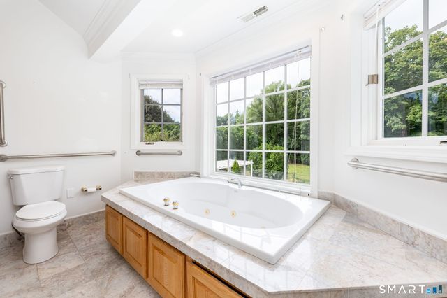33 Knob Hill Lane, Bristol, CT 06010
