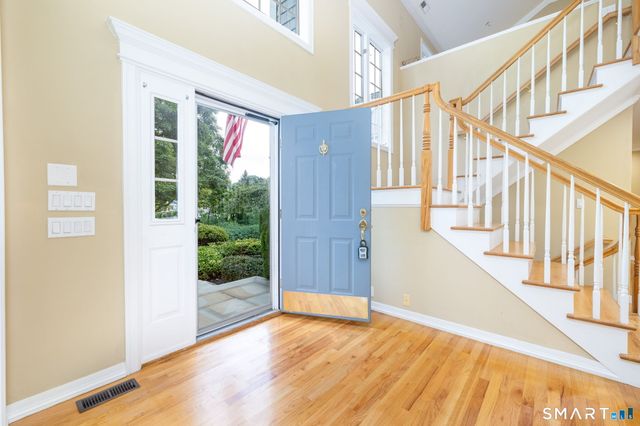 33 Knob Hill Lane, Bristol, CT 06010