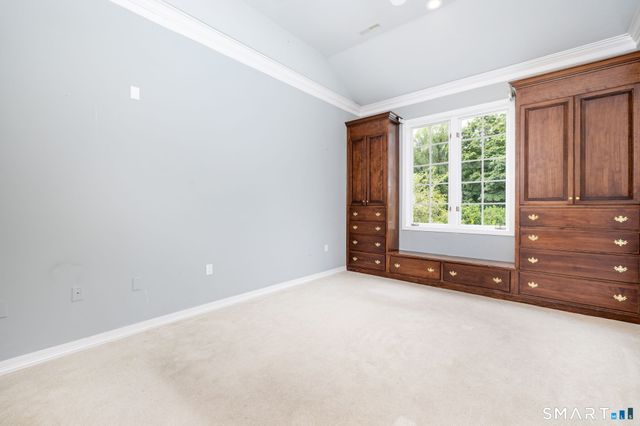 33 Knob Hill Lane, Bristol, CT 06010