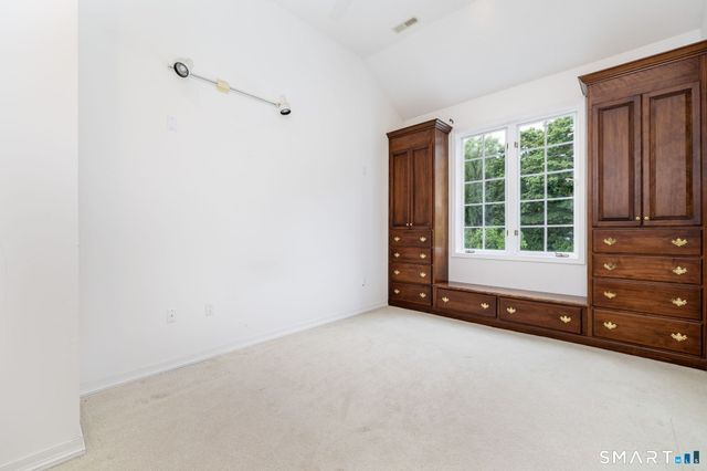 33 Knob Hill Lane, Bristol, CT 06010